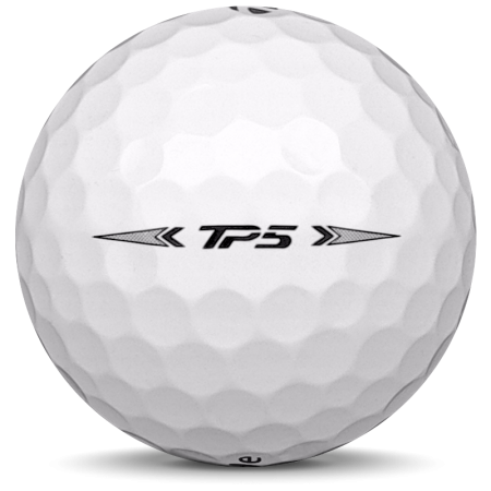 De golfbal TaylorMade TP5 in jaarmodel 2023.